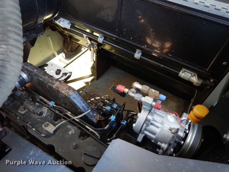 image for item KI9613 2005 Gleaner R55  RWA combine