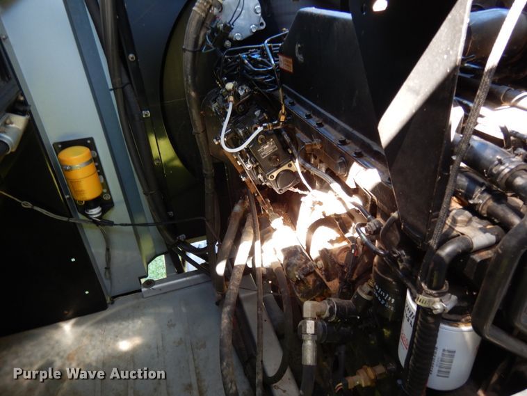 image for item KI9613 2005 Gleaner R55  RWA combine