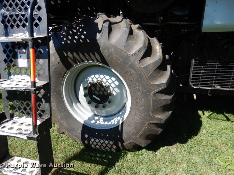 image for item KI9613 2005 Gleaner R55  RWA combine