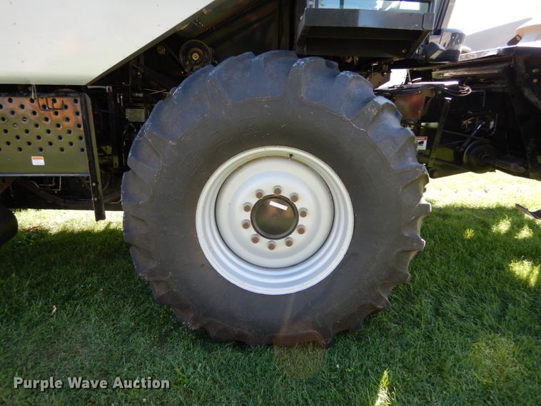 image for item KI9613 2005 Gleaner R55  RWA combine