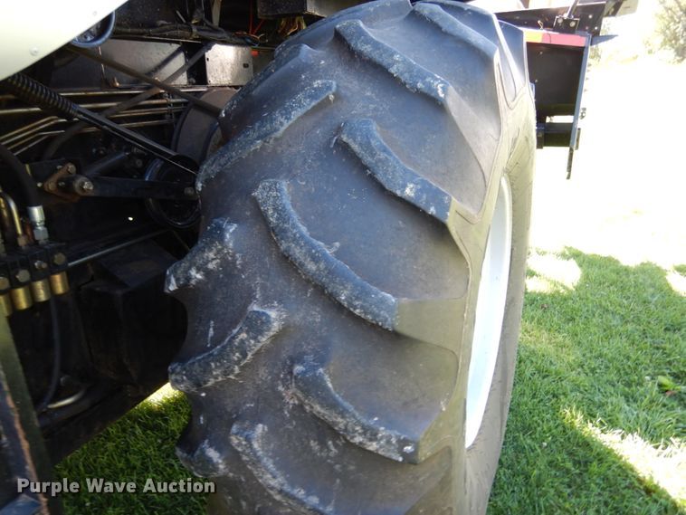 image for item KI9613 2005 Gleaner R55  RWA combine