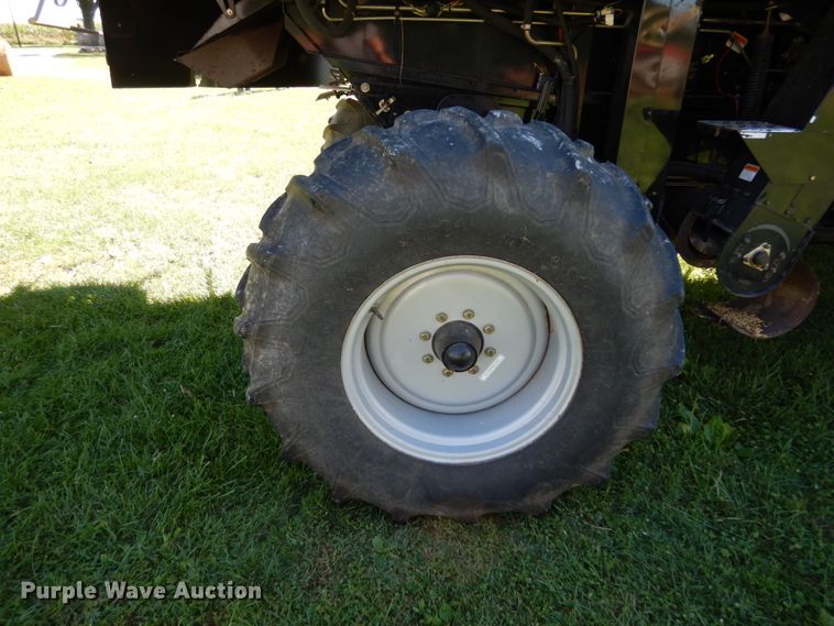 image for item KI9613 2005 Gleaner R55  RWA combine