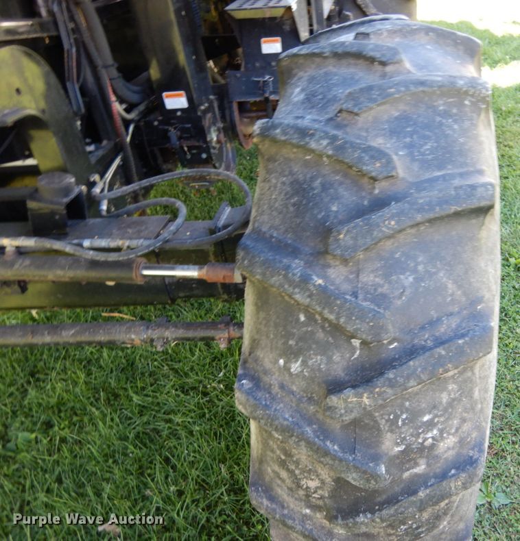 image for item KI9613 2005 Gleaner R55  RWA combine