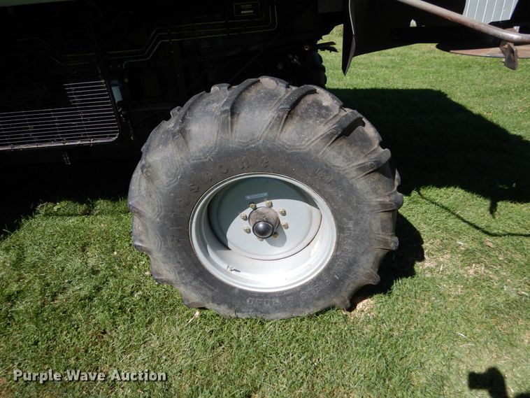 image for item KI9613 2005 Gleaner R55  RWA combine