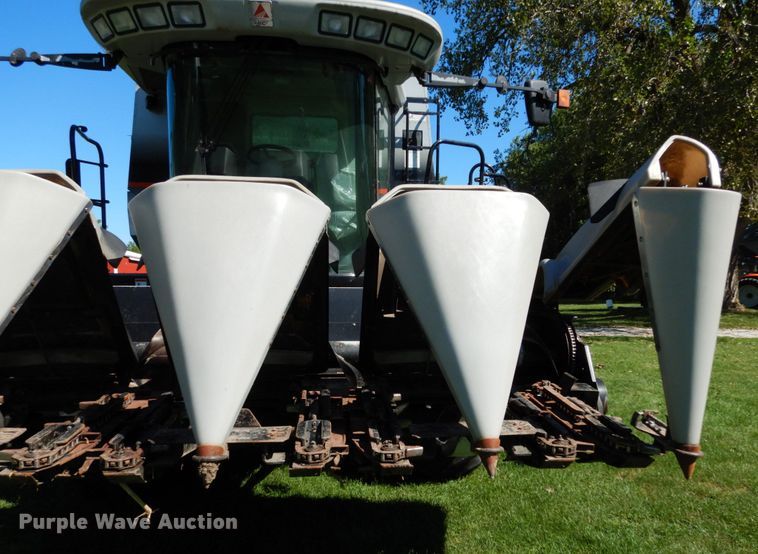 image for item KI9614 AGCO 438  corn head