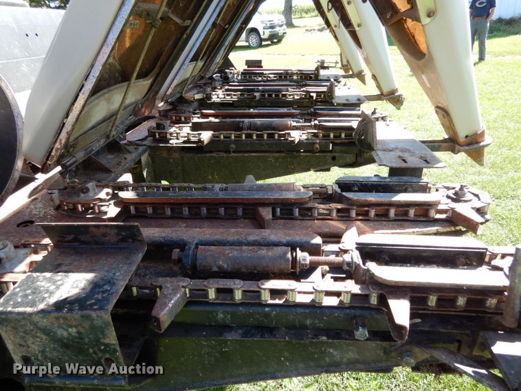 image for item KI9614 AGCO 438  corn head