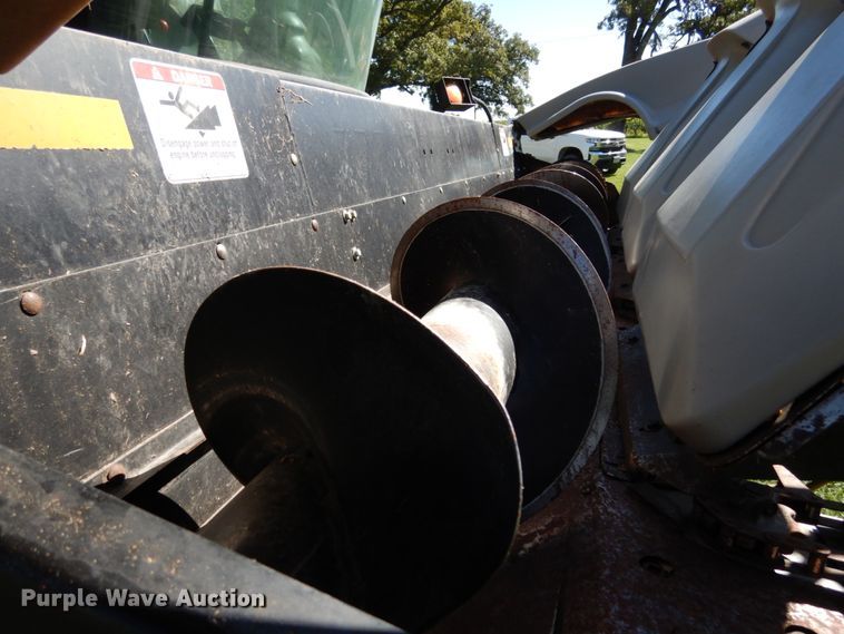 image for item KI9614 AGCO 438  corn head