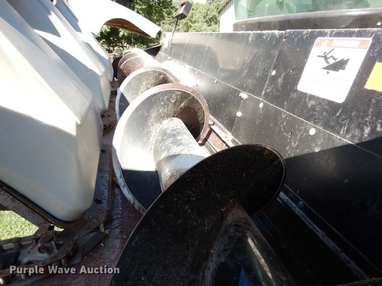 image for item KI9614 AGCO 438  corn head