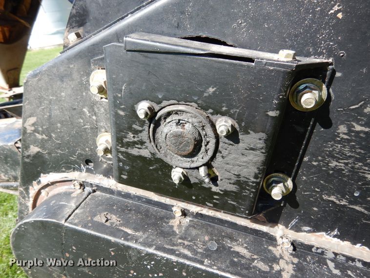 image for item KI9614 AGCO 438  corn head