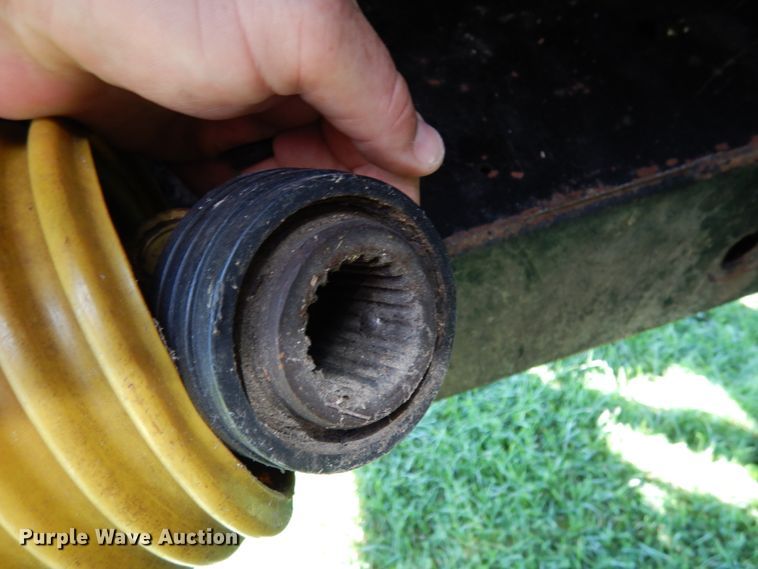 image for item KI9614 AGCO 438  corn head