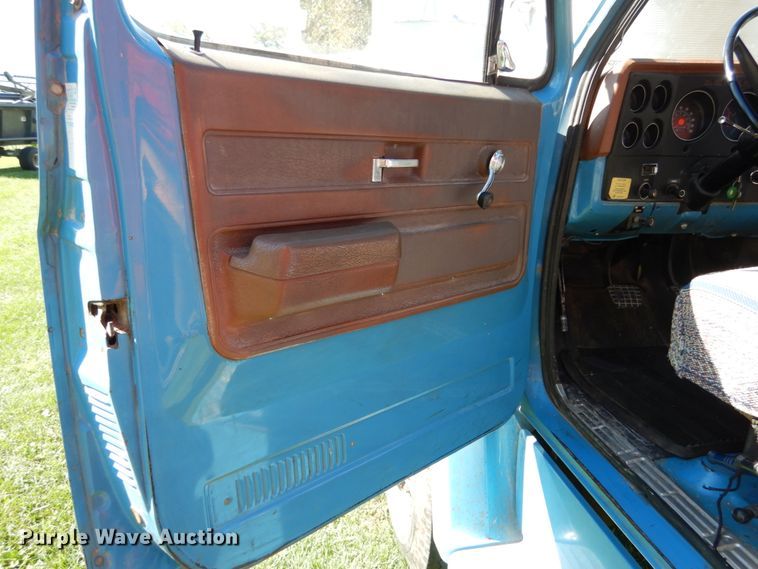 image for item KI9615 1976 Chevrolet C60  grain truck