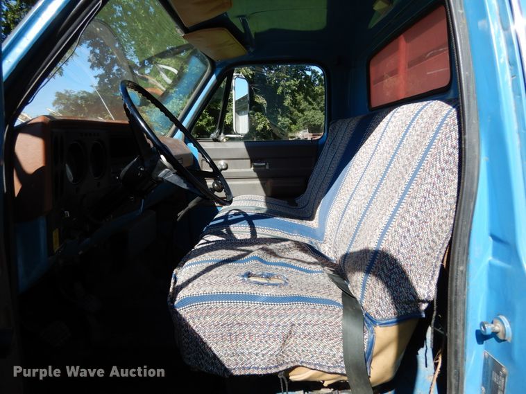 image for item KI9615 1976 Chevrolet C60  grain truck