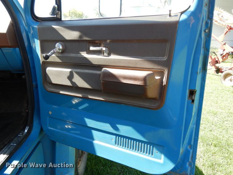 image for item KI9615 1976 Chevrolet C60  grain truck