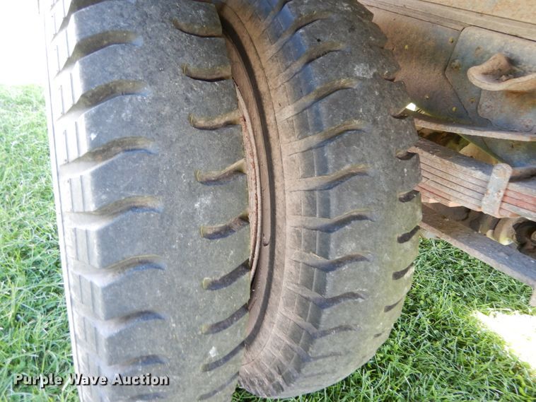 image for item KI9615 1976 Chevrolet C60  grain truck