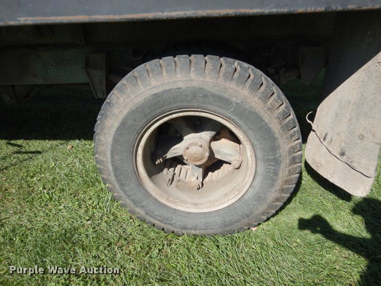 image for item KI9615 1976 Chevrolet C60  grain truck