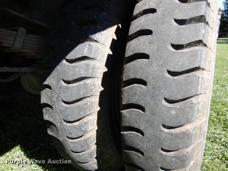 image for item KI9615 1976 Chevrolet C60  grain truck