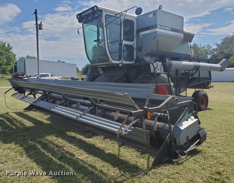 image for item KK9188 1983 Gleaner L3  combine