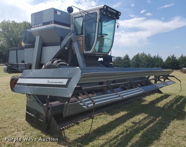 image for item KK9188 1983 Gleaner L3  combine