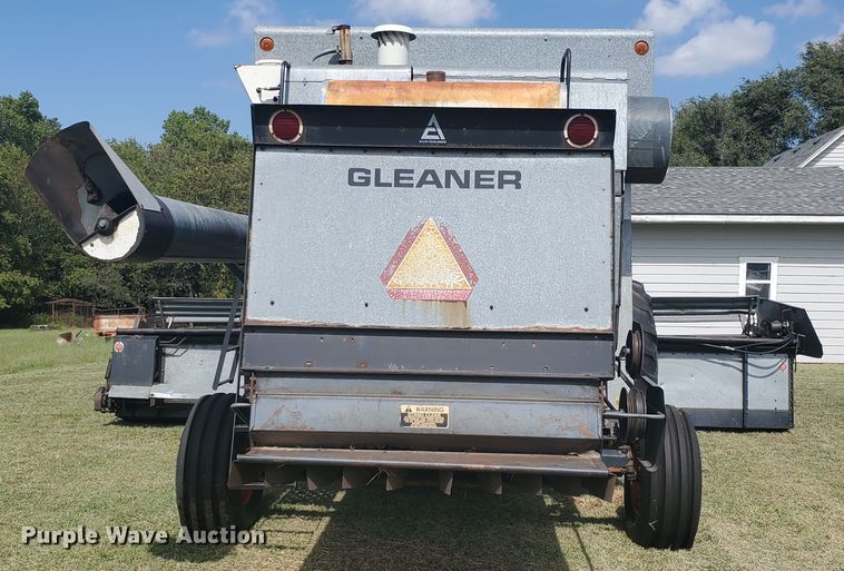 image for item KK9188 1983 Gleaner L3  combine