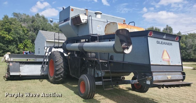 image for item KK9188 1983 Gleaner L3  combine