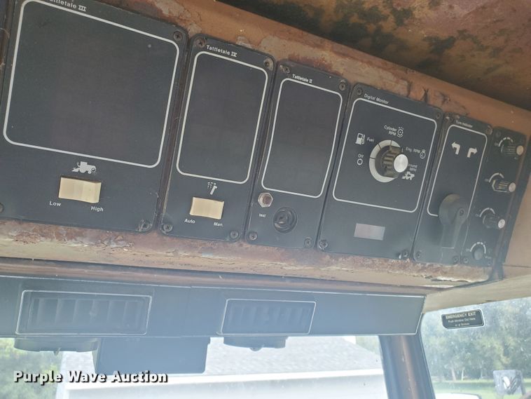 image for item KK9188 1983 Gleaner L3  combine