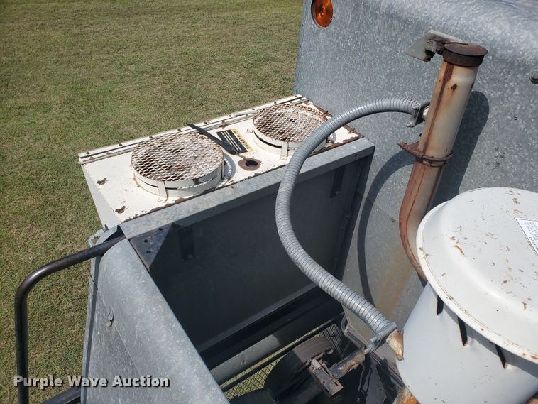 image for item KK9188 1983 Gleaner L3  combine