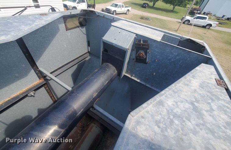 image for item KK9188 1983 Gleaner L3  combine