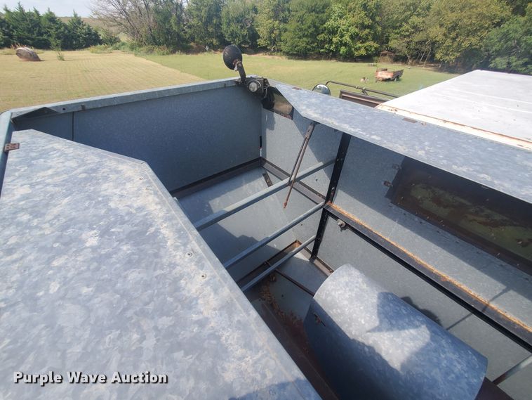 image for item KK9188 1983 Gleaner L3  combine