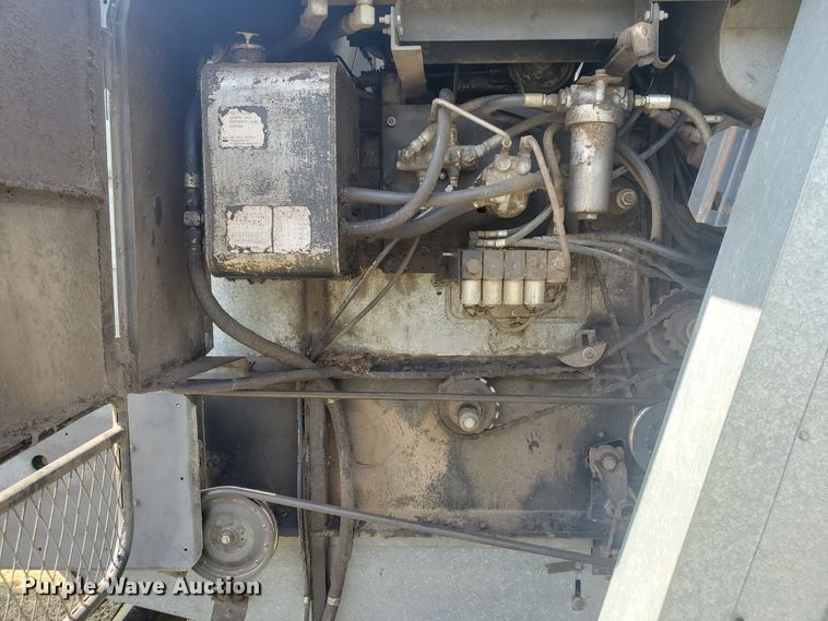 image for item KK9188 1983 Gleaner L3  combine