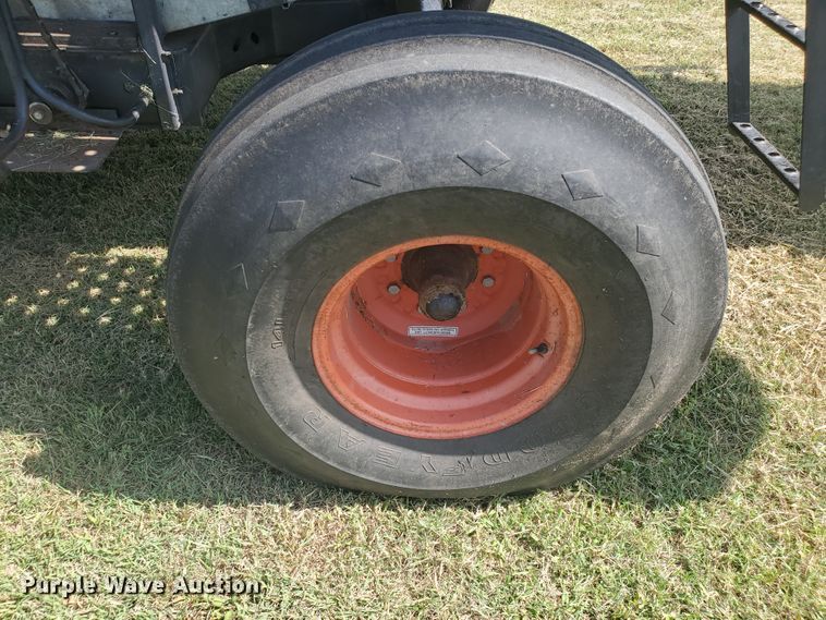 image for item KK9188 1983 Gleaner L3  combine