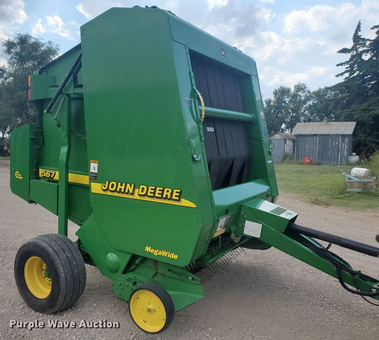 image for item KK9197 2001 John Deere 567  round baler