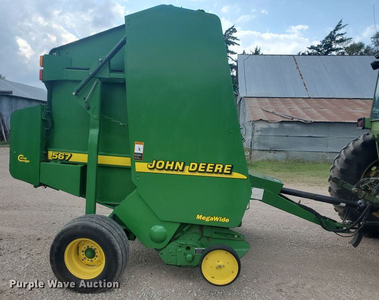 image for item KK9197 2001 John Deere 567  round baler