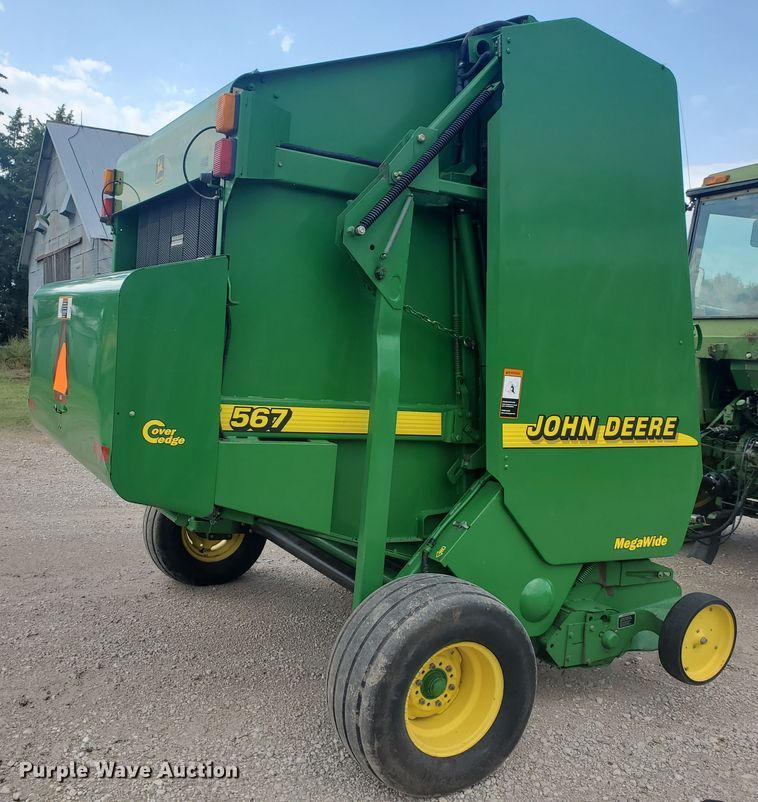 image for item KK9197 2001 John Deere 567  round baler