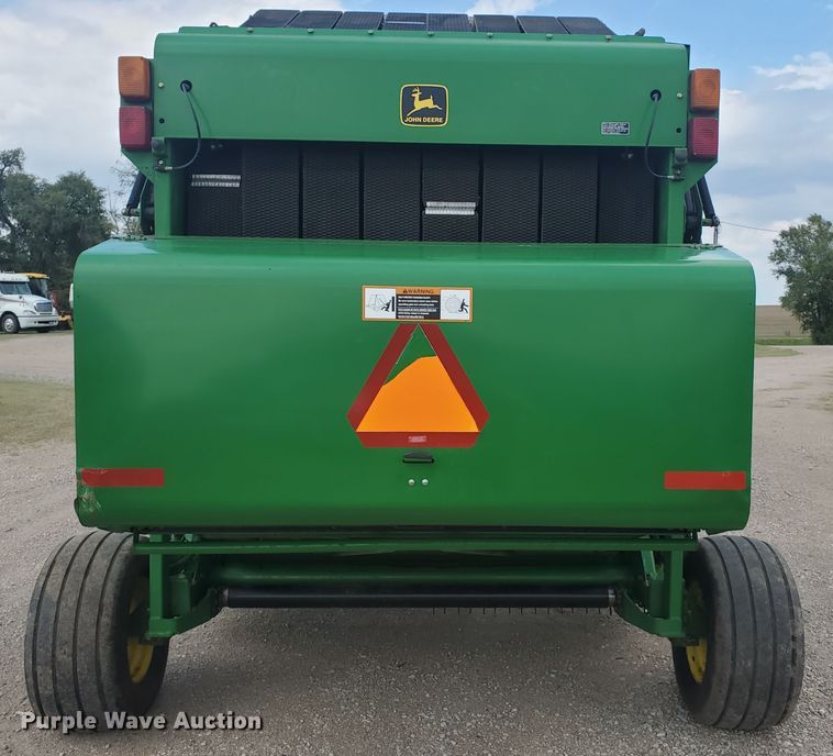 image for item KK9197 2001 John Deere 567  round baler