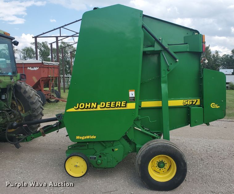 image for item KK9197 2001 John Deere 567  round baler