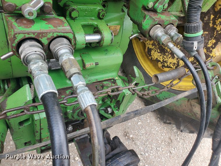 image for item KK9197 2001 John Deere 567  round baler