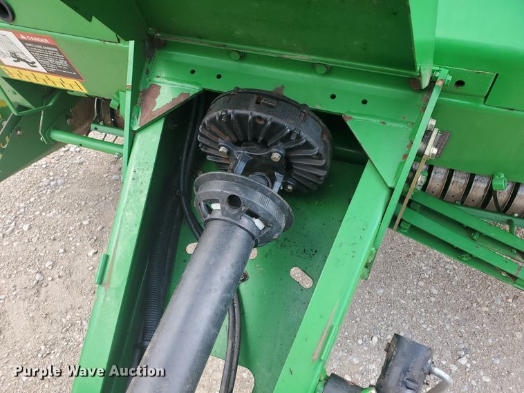image for item KK9197 2001 John Deere 567  round baler