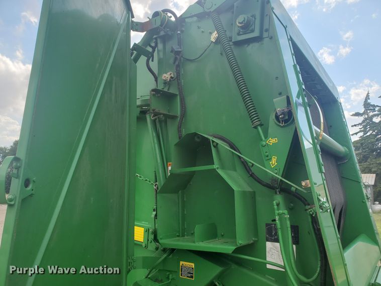 image for item KK9197 2001 John Deere 567  round baler