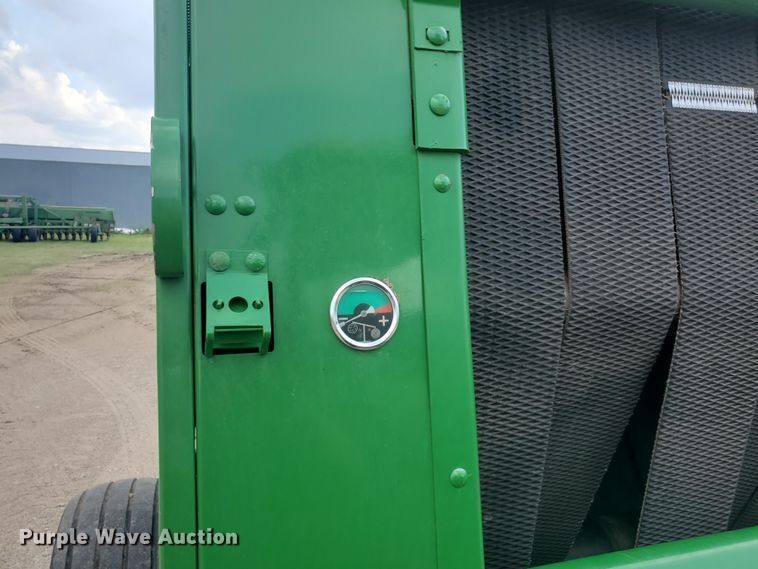 image for item KK9197 2001 John Deere 567  round baler