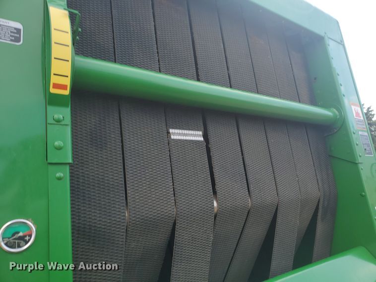 image for item KK9197 2001 John Deere 567  round baler