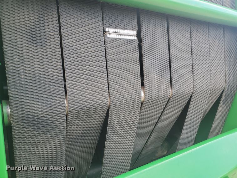 image for item KK9197 2001 John Deere 567  round baler