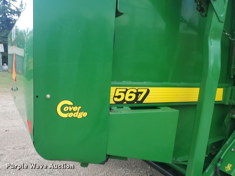 image for item KK9197 2001 John Deere 567  round baler