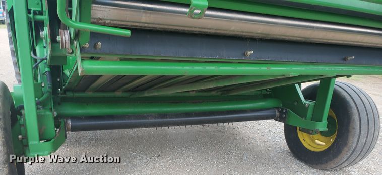 image for item KK9197 2001 John Deere 567  round baler