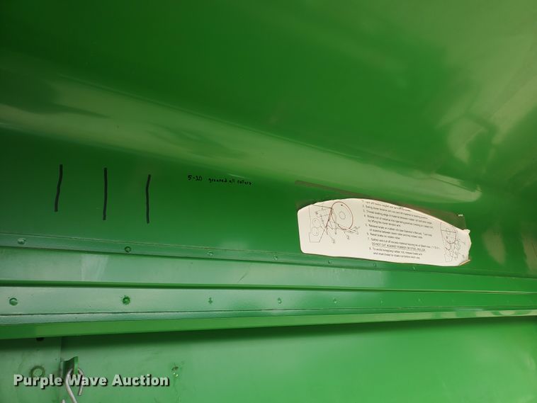 image for item KK9197 2001 John Deere 567  round baler