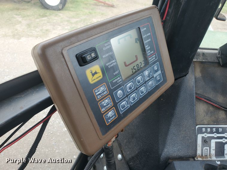 image for item KK9197 2001 John Deere 567  round baler