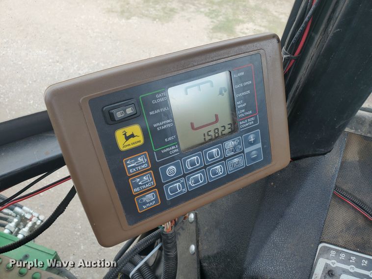 image for item KK9197 2001 John Deere 567  round baler