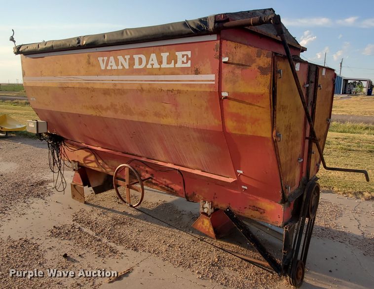 image for item KK9202 Van Dale feed mixer box