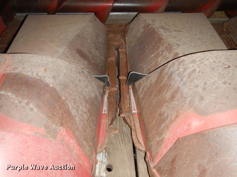 image for item KU9163 Case IH 1063  corn head