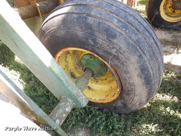 image for item KU9166 John Deere 230  double off-set disk