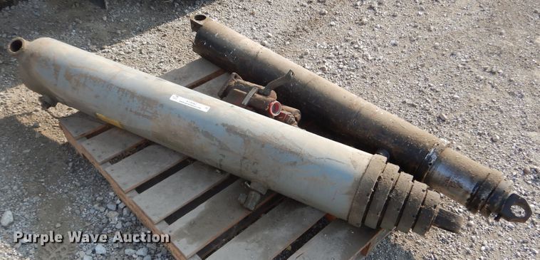 image for item KV9082 (2) dump truck hoist cylinders